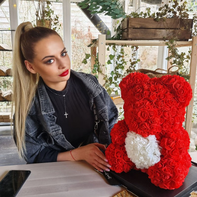 Medvídek z růží 40 cm, červený s bílým srdcem SPRINGOS ROSE BEAR